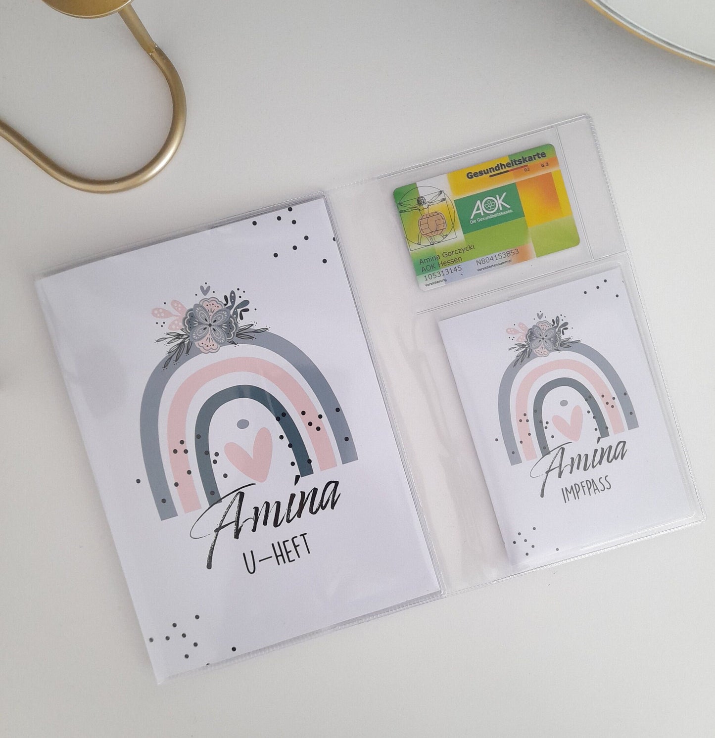 U-Heft und Impfpass Hülle personalisiert für Mädchen, Schutzhülle mit Namen, Geschenk zur Geburt, Baby Party, Regenbogen