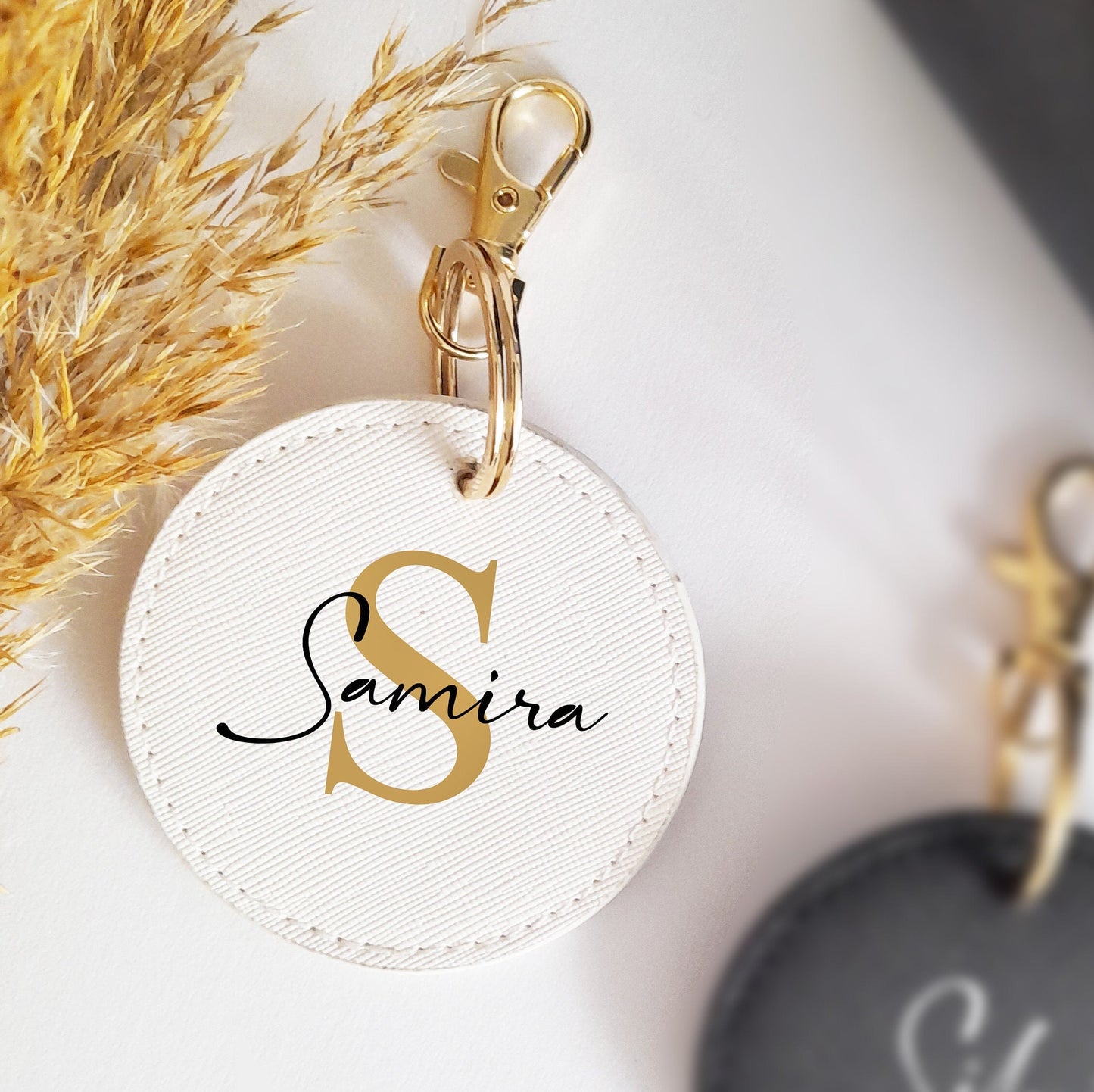 Schlüsselanhänger mit Name I Saffiano Leder I Rund I Personalisiert
